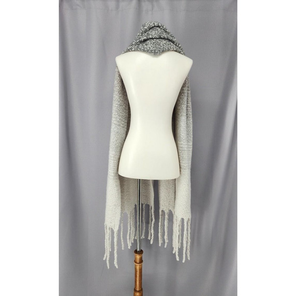 Mer Sea & Co Scarf Womens One Size Gray White Soft Boucle Fringe Wrap Shawl - Picture 3 of 8